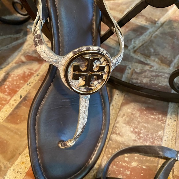 Tory Burch Dani Snakeskin T-strap Thongs Sandals - Picture 14 of 16